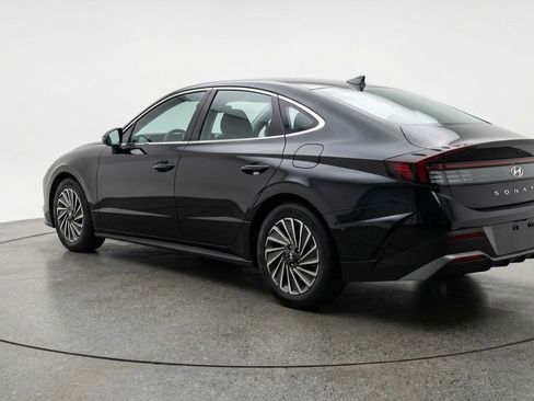 Used 2025 Hyundai Sonata SEL image 6