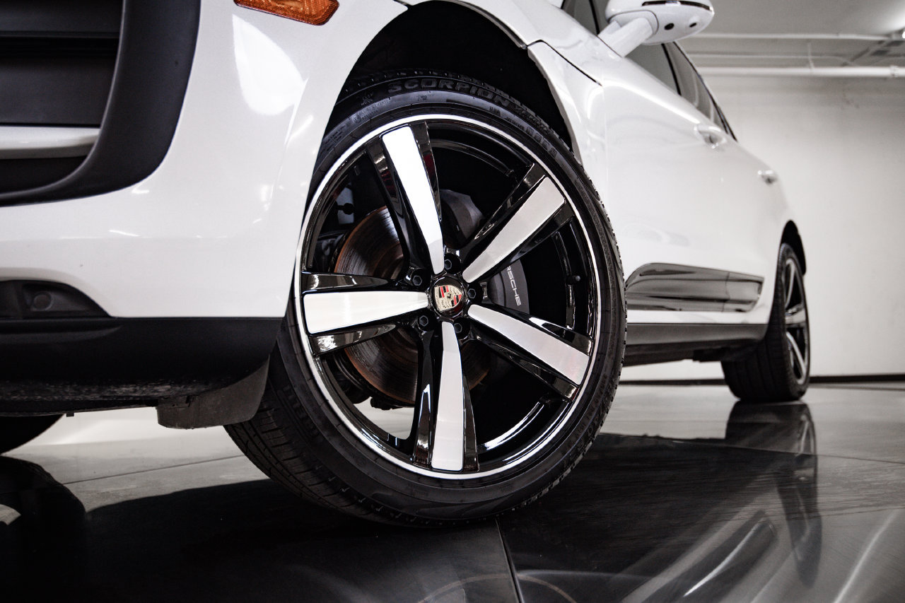 Certified 2026 Porsche Macan AWD/4WD image 12