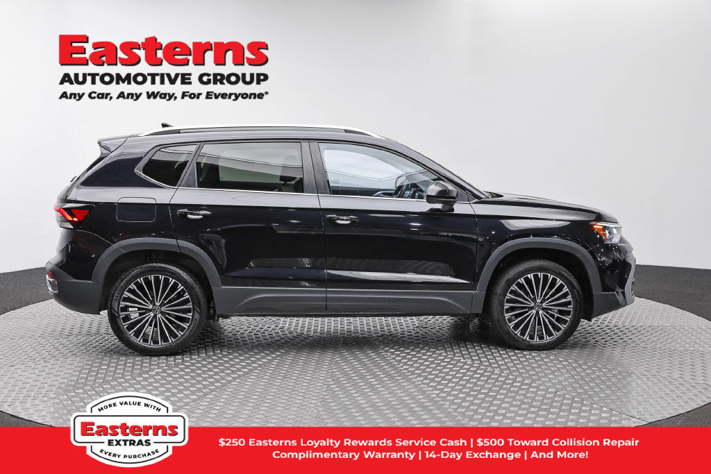 Used 2025 Volkswagen Taos SE FWD image 5