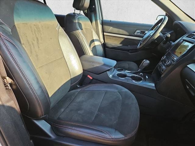 Used 2018 Ford Explorer XLT w/ Equipment Group 202A FWD image 22
