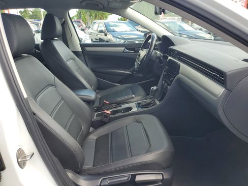 Used 2020 Volkswagen Passat 2.0T SE image 40