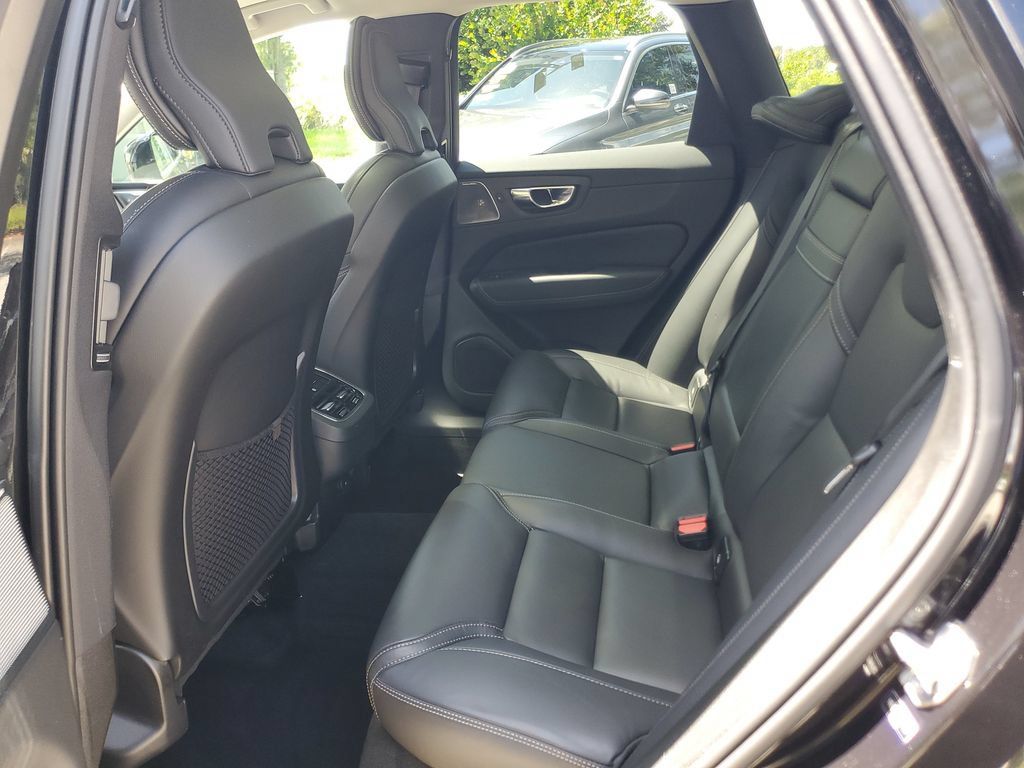 Used 2021 Volvo XC60 T6 Inscription w/ Advanced Package AWD/4WD image 11