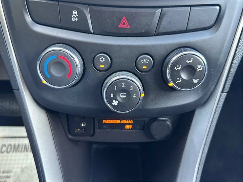 Used 2018 Chevrolet Trax LS FWD image 27
