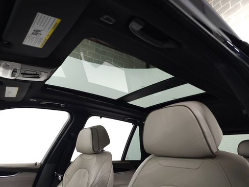 Used 2018 BMW X5 xDrive50i image 17