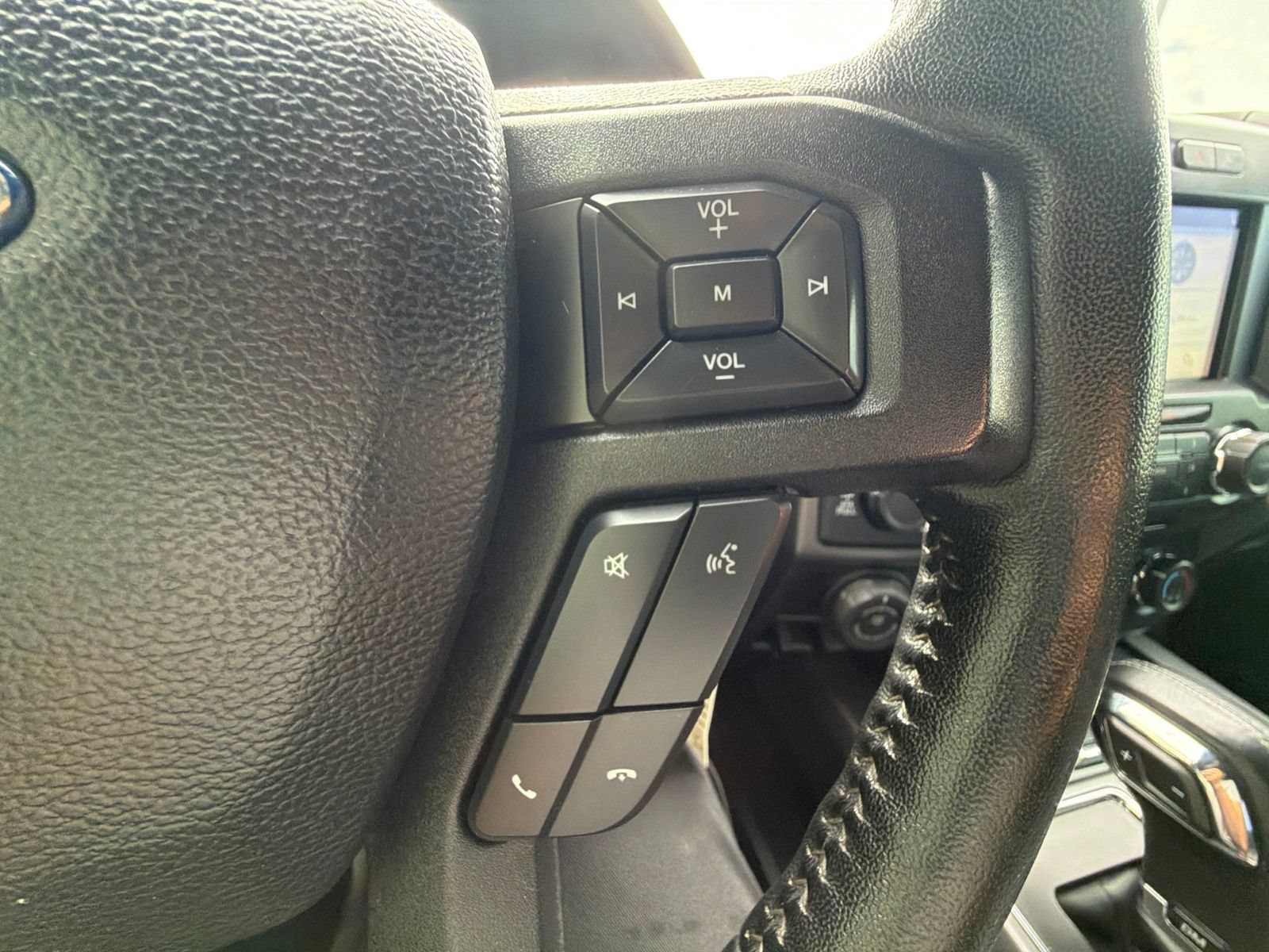Used 2018 Ford F150 XLT w/ Equipment Group 302A Luxury AWD/4WD image 17