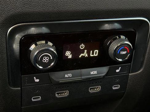 New 2026 Chevrolet Suburban High Country AWD/4WD image 14