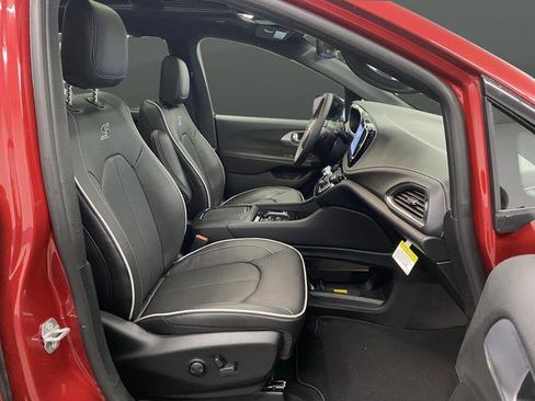 New 2026 Chrysler Pacifica Limited w/ S Appearance Package image 34