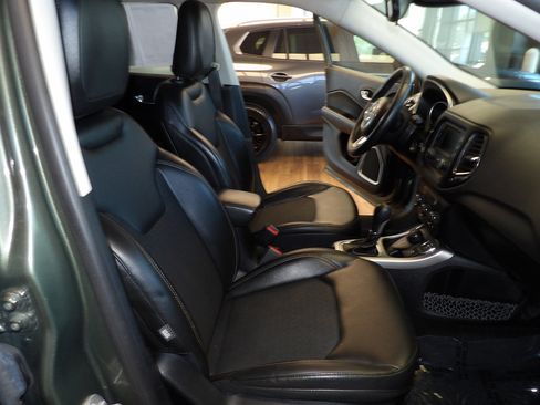 Used 2018 Jeep Compass Latitude w/ Cold Weather Group AWD/4WD image 14