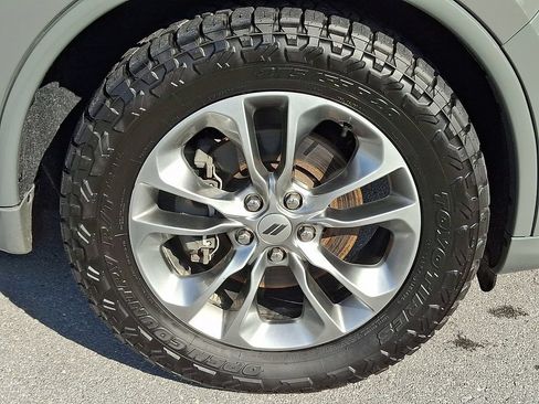 Used 2019 Dodge Durango R/T w/ Technology Group AWD/4WD image 11