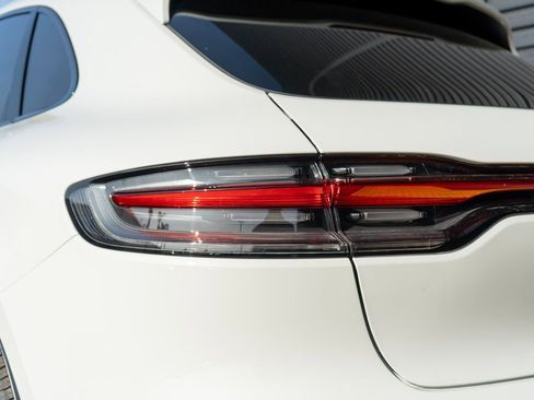 New 2026 Porsche Macan image 16