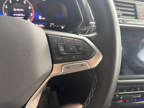 Used 2024 Volkswagen Tiguan SE AWD/4WD image 19