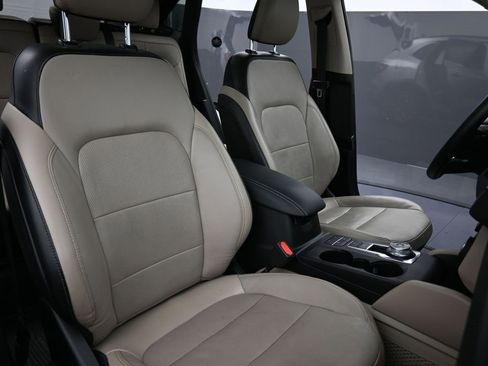 Used 2020 Ford Escape Titanium image 20