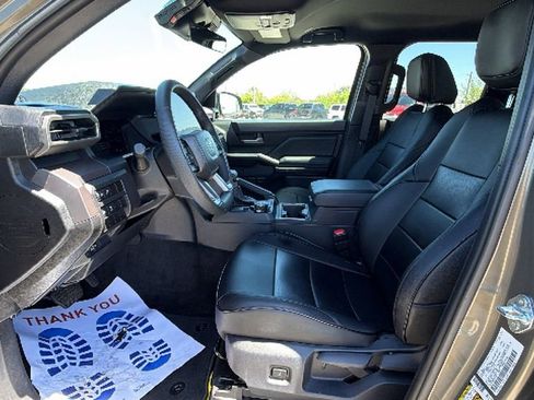 Used 2025 Toyota Tacoma TRD Off-Road image 12