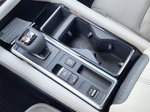 New 2025 Nissan Pathfinder SV w/ Black Appearance Package image 14