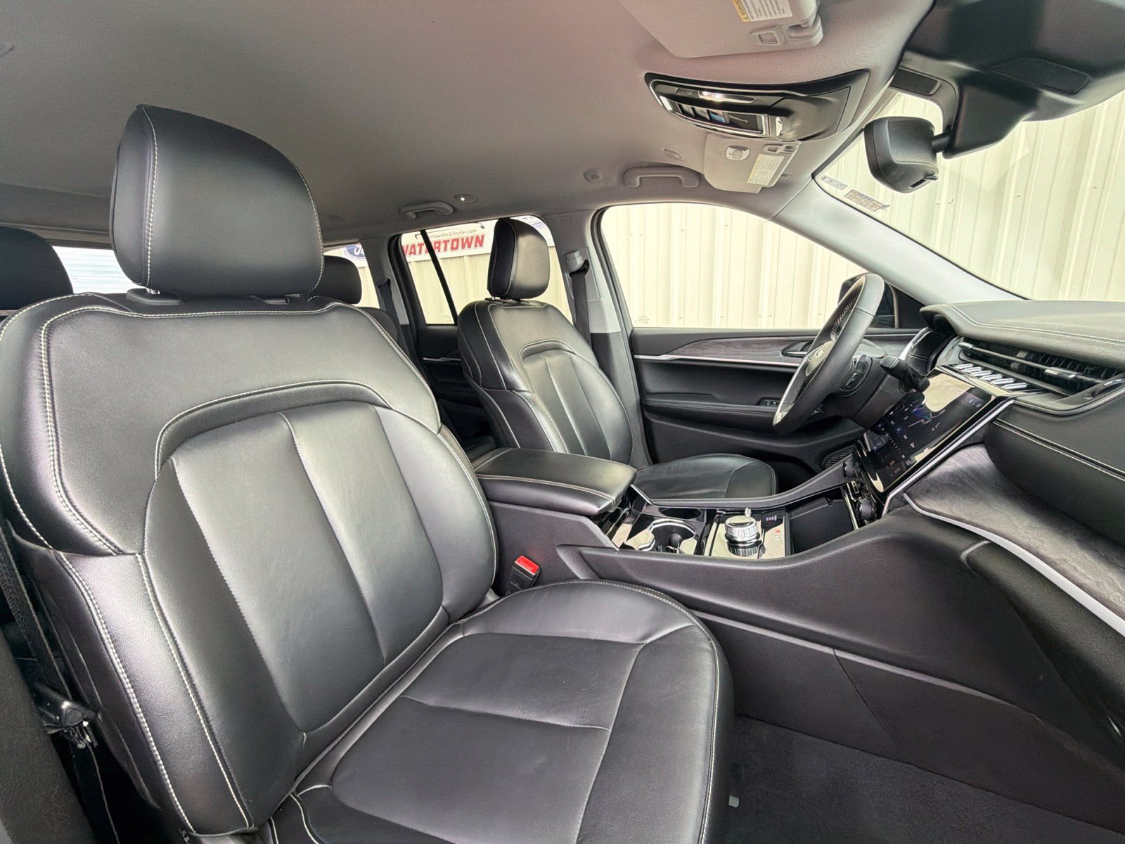 Used 2023 Jeep Grand Cherokee Limited AWD/4WD image 8
