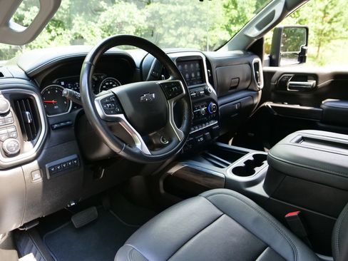 Used 2022 Chevrolet Silverado 2500 LTZ w/ LTZ Plus Package AWD/4WD image 2