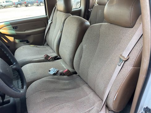 Used 2000 Chevrolet Silverado 1500 4x4 Extended Cab image 9