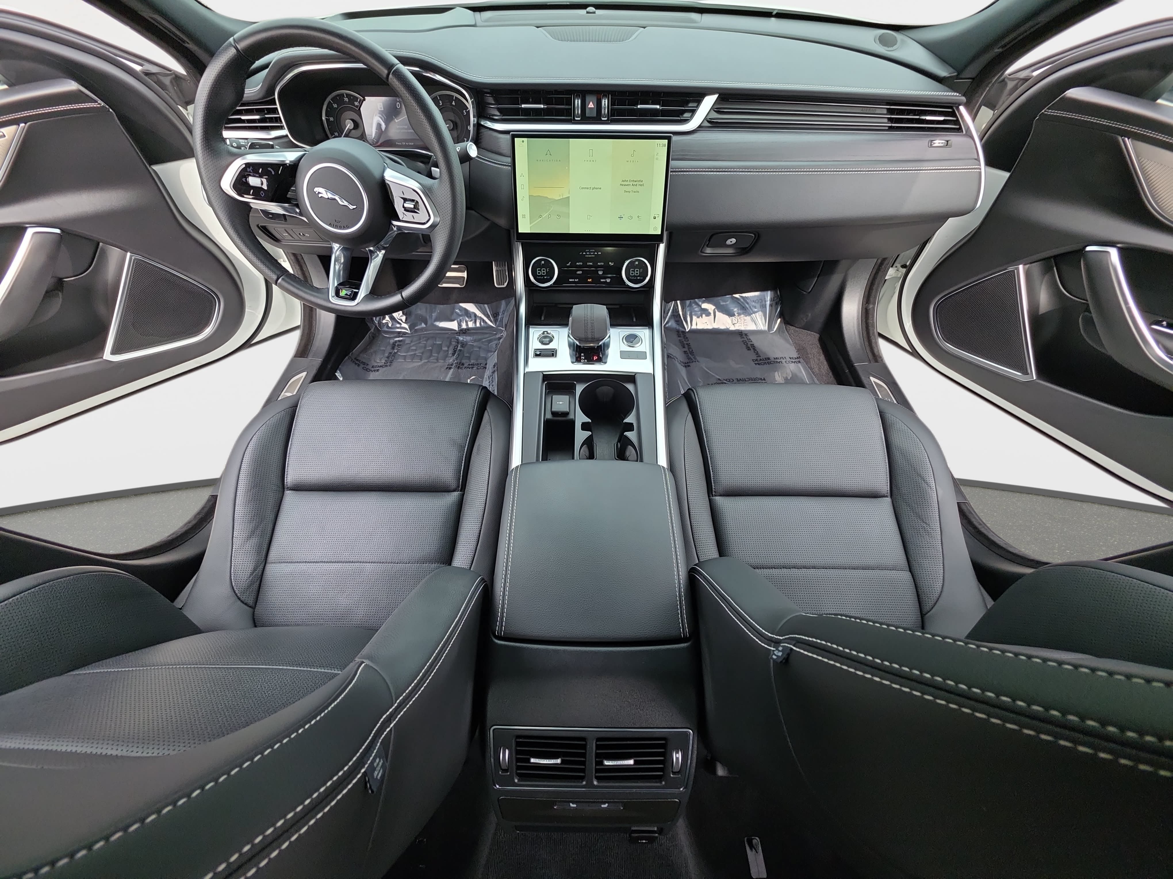 Used 2023 Jaguar XF R-Dynamic SE AWD/4WD image 9