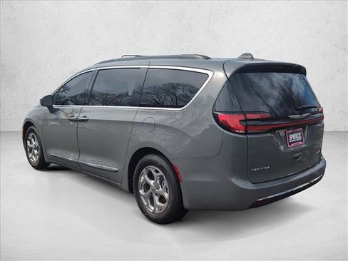 Used 2022 Chrysler Pacifica Limited image 8