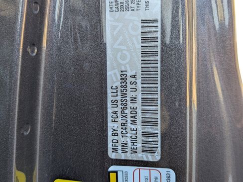 Used 2025 Jeep Wrangler Sahara image 36