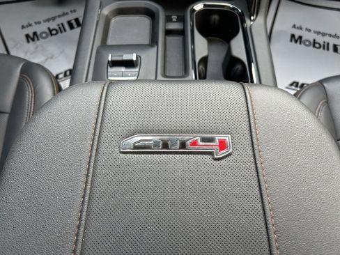 Used 2025 GMC Sierra 2500 AT4 image 17