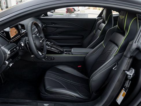 Used 2025 Aston Martin V8 Vantage Coupe image 13