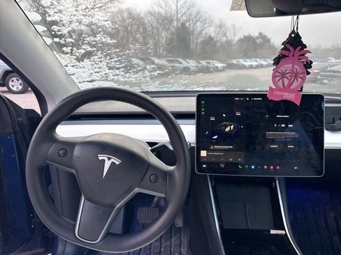 Used 2021 Tesla Model Y Long Range image 7