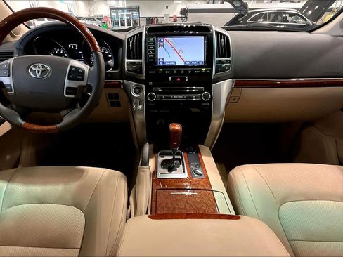 Used 2015 Toyota Land Cruiser image 14