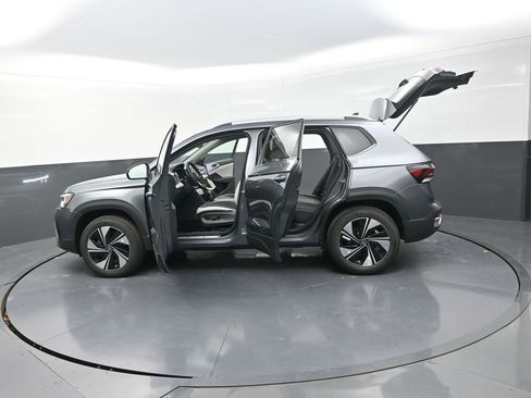New 2026 Volkswagen Taos SE image 30