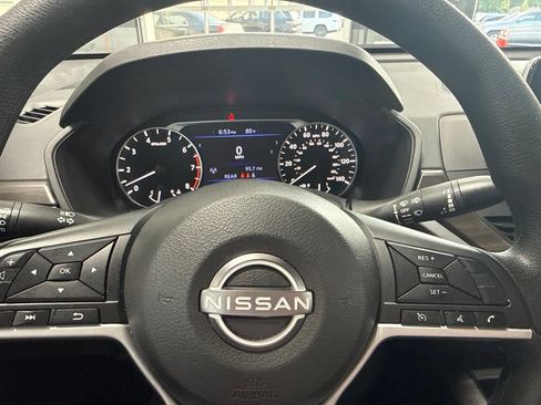 Used 2025 Nissan Altima 2.5 SV FWD image 18