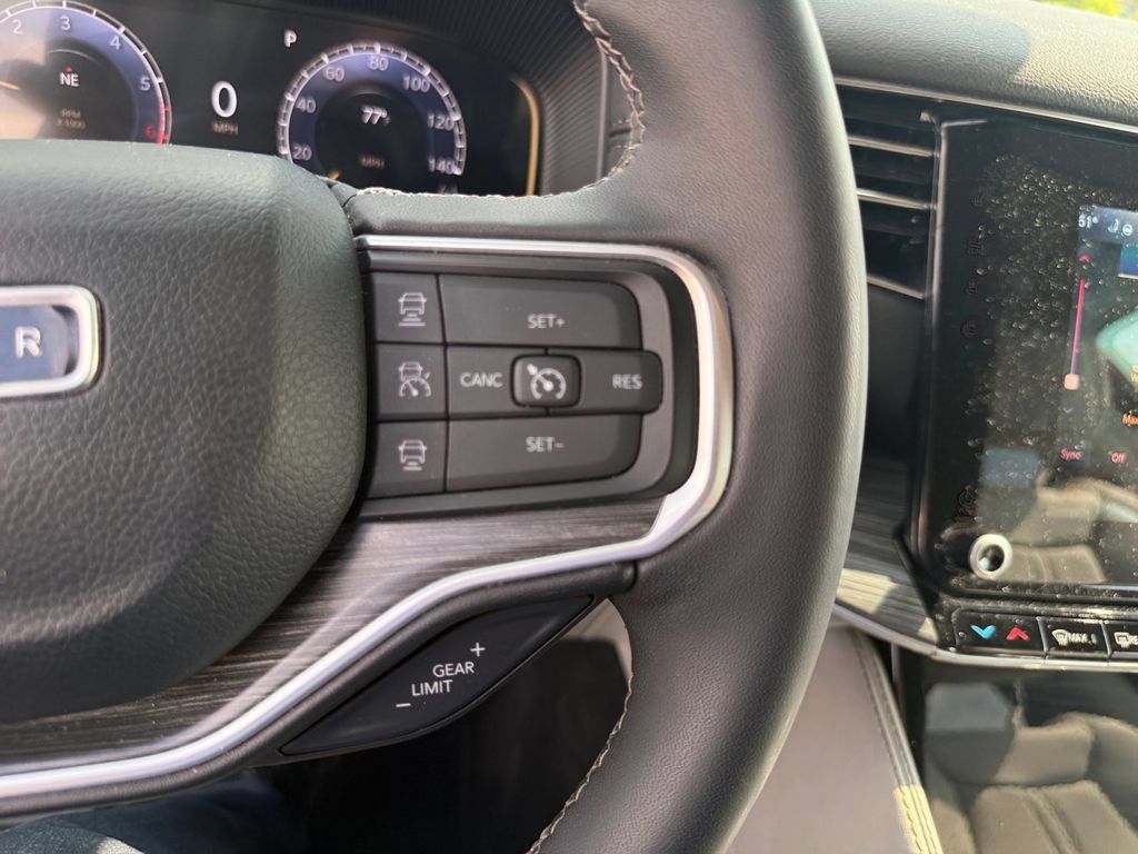 Used 2024 Jeep Wagoneer L Series II w/ Flexible Seating Group AWD/4WD image 16