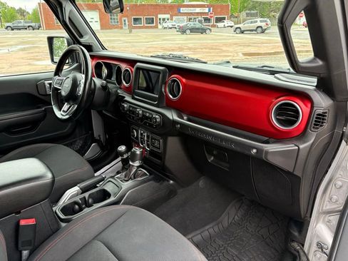 Used 2018 Jeep Wrangler Unlimited Rubicon w/ Steel Bumper Group AWD/4WD image 18