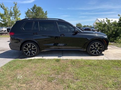 Used 2022 BMW X7 xDrive40i w/ M Sport Package AWD/4WD image 3