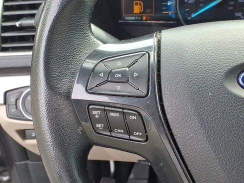 Used 2018 Ford Explorer XLT w/ Equipment Group 202A AWD/4WD image 17