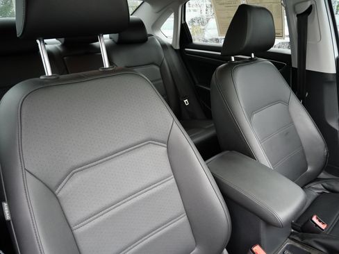 Used 2017 Volkswagen Passat 1.8T SE FWD image 19
