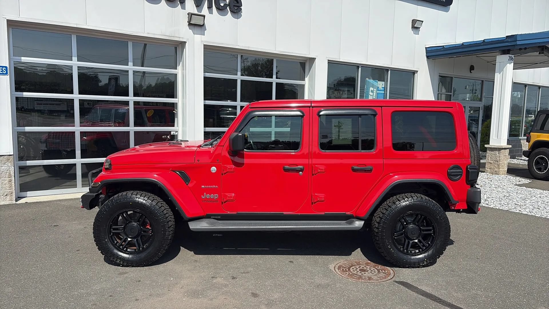 Used 2021 Jeep Wrangler Unlimited Sahara w/ Uconnect 4C Nav & Sound Group AWD/4WD image 1