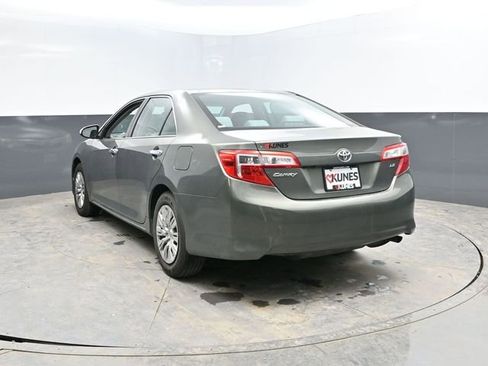 Used 2014 Toyota Camry LE image 6