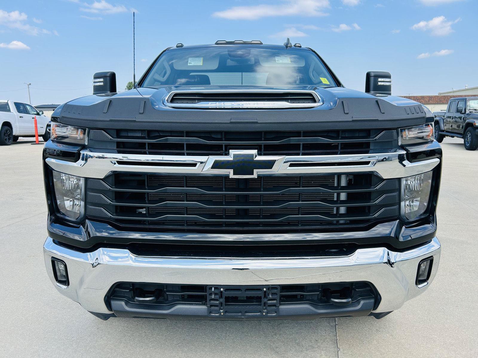 Used 2024 Chevrolet Silverado 2500 LT AWD/4WD image 30