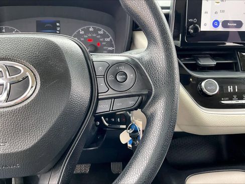 Used 2025 Toyota Corolla LE image 26