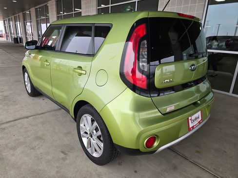 Used 2017 Kia Soul + image 7