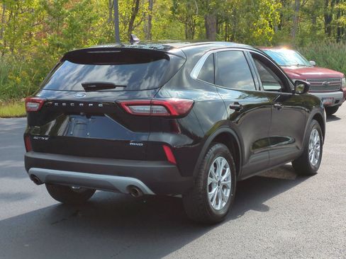 Used 2023 Ford Escape Active AWD/4WD image 3
