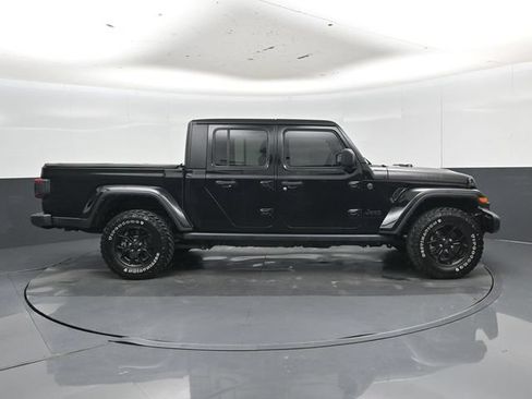 Used 2024 Jeep Gladiator Sport AWD/4WD image 2