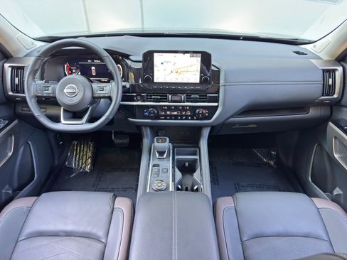 Used 2025 Nissan Pathfinder Platinum w/ Cargo Package AWD/4WD image 11