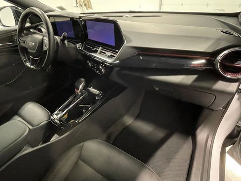 Used 2025 Chevrolet Trax RS image 28