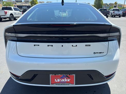 New 2026 Toyota Prius Plug-In Hybrid FWD image 3