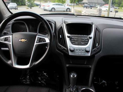 Used 2017 Chevrolet Equinox LT FWD image 29