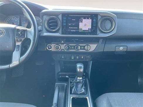 Used 2018 Toyota Tacoma TRD Sport image 11