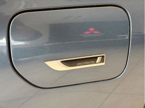 Used 2023 BMW 530e w/ Premium Package image 29