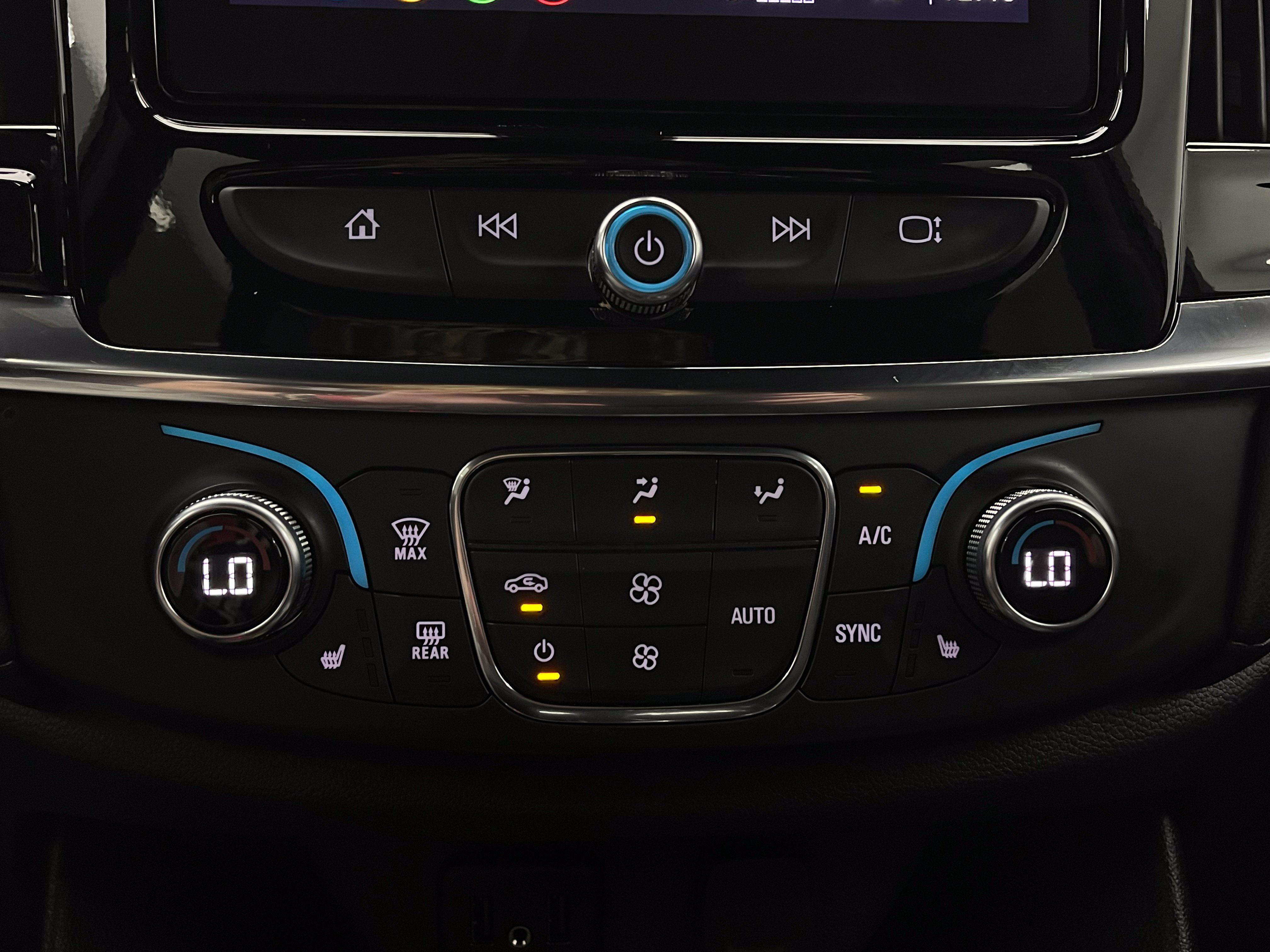 Used 2023 Chevrolet Traverse LT FWD image 29
