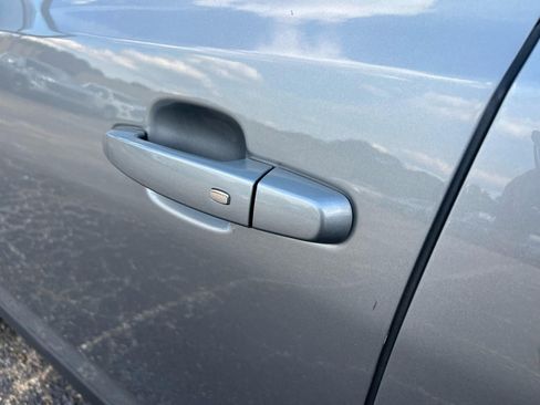 Used 2023 GMC Acadia SLT w/ Elevation Edition image 7